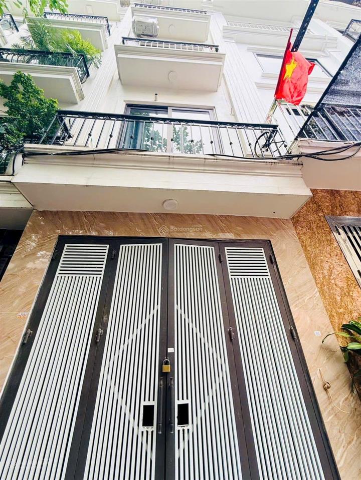 Hoa lâm  việt hưng  mặt ngõ, cách ô tô tránh 10m  nhà mới 36m2 x5t  full nt  7 tỷ  096120699