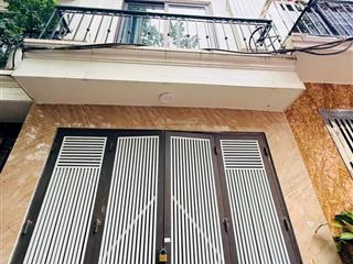 Hoa lâm  việt hưng  mặt ngõ , cách ô tô tránh 10m  nhà mới 36m2 x5t full nt  7 tỷ  096120699