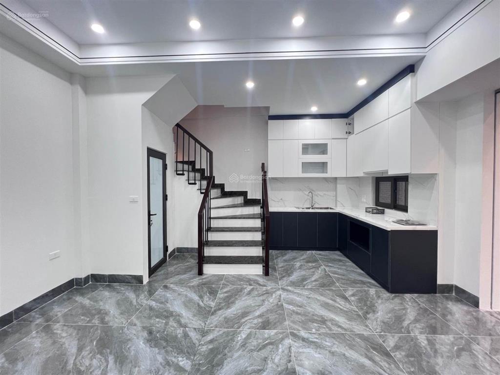 Cho thuê nhà ngay chợ thượng cát  nhà mới 30m2x5t  3 ngủ đầy đủ nội thất, điều hoà, nóng lạnh