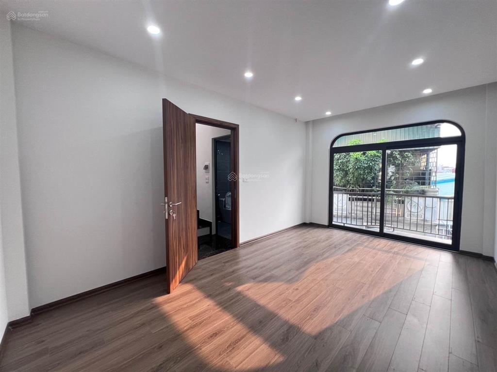 Cho thuê nhà ngay chợ thượng cát  nhà mới 30m2x5t  3 ngủ đầy đủ nội thất, điều hoà, nóng lạnh