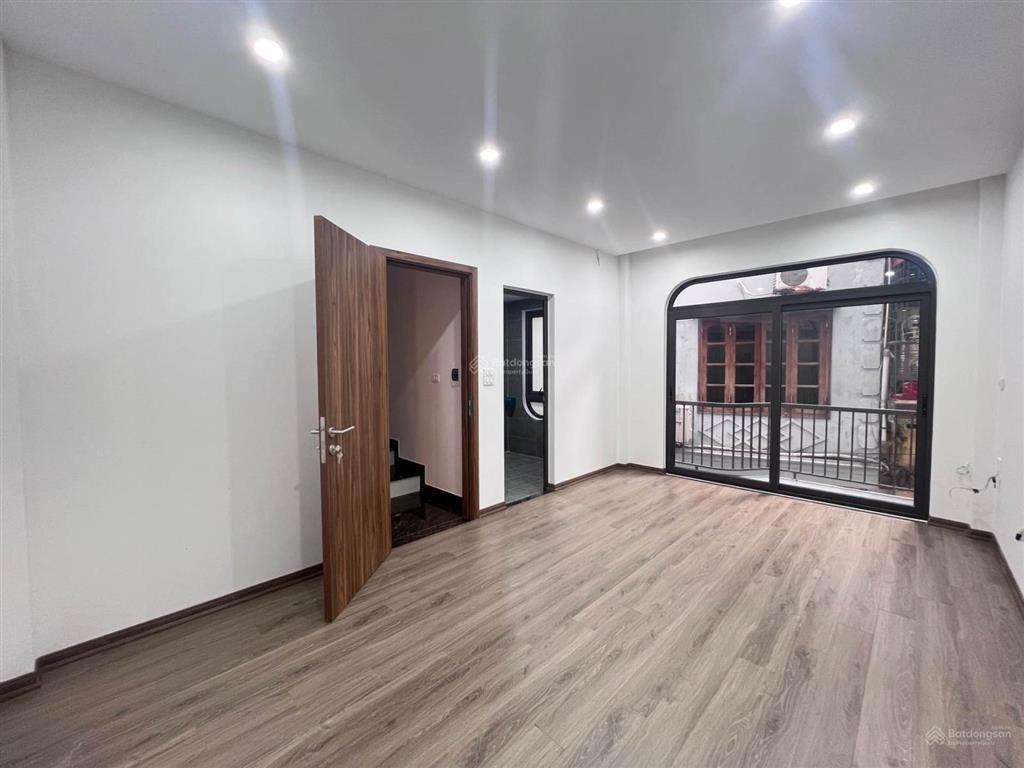 Cho thuê nhà ngay chợ thượng cát  nhà mới 30m2x5t  3 ngủ đầy đủ nội thất, điều hoà, nóng lạnh