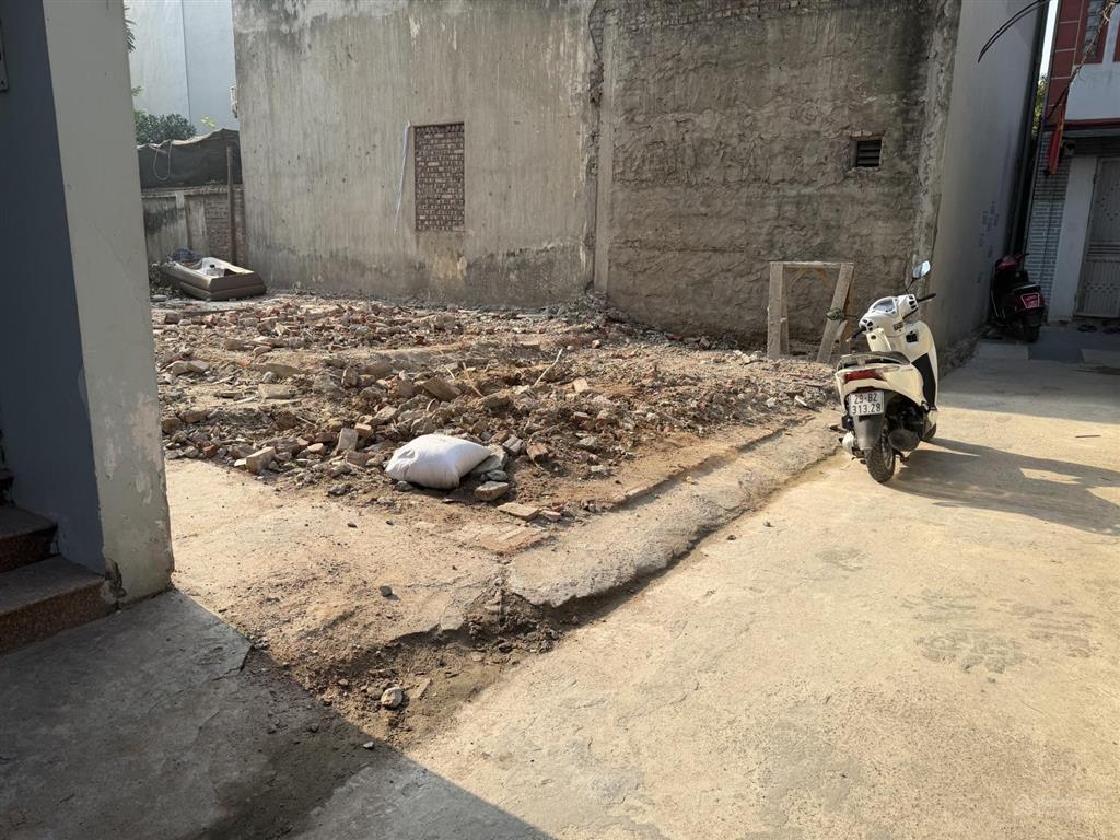 Chủ cần bán  phúc lợi  đất sát mặt phố  52m2 mt 5m  trước nhà 2,5m  5.8 tỷ ctl