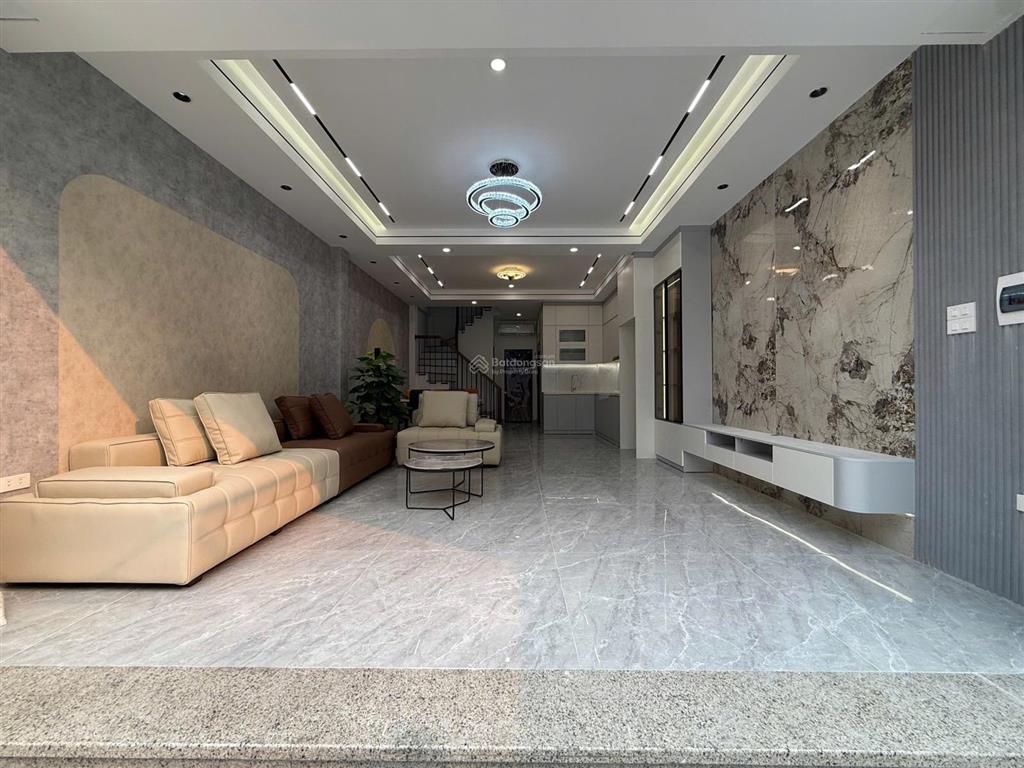 Hoa lâm  việt hưng  nhà mặt ngõ, công  50m x 5t full nội thất, thang máy nhỉnh 9 tỷ