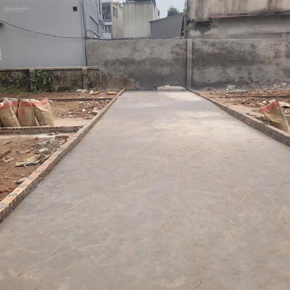 Chủ cần bán  phúc lợi  đất sát mặt phố  52m2 mt 5m  trước nhà 2,5m  5tỷ nhỉnh   0961 206 ***