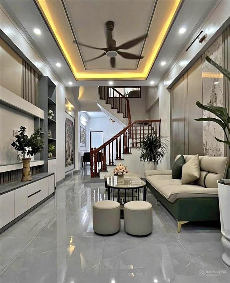 Hoa lâm  việt hưng  mặt ngõ, cách ô tô tránh 10m  nhà mới 36m2 x5t  full nt  6,x tỷ