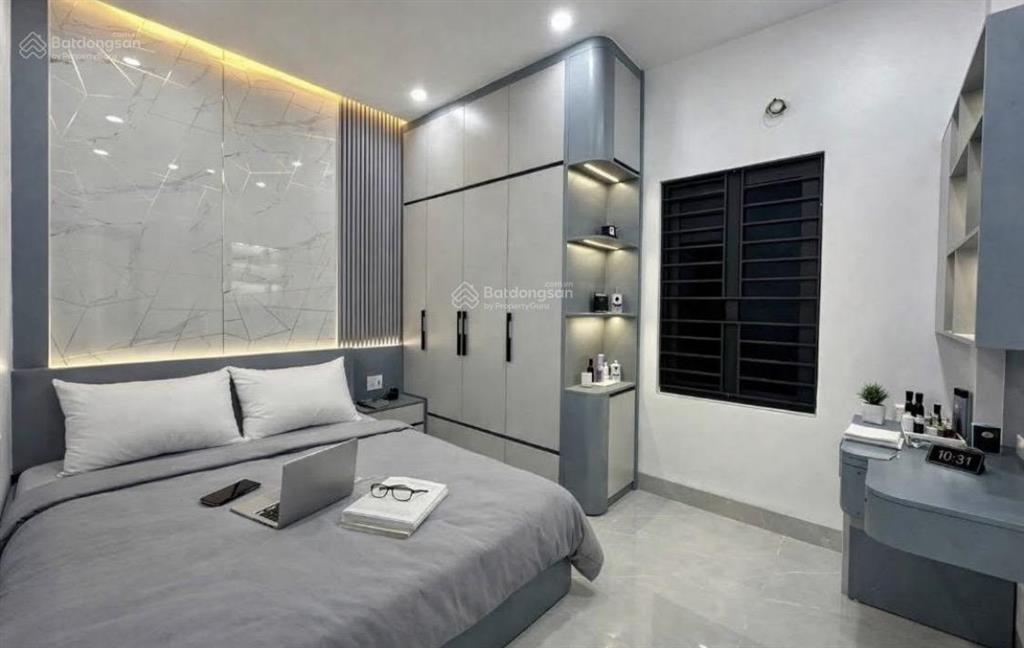 Hoa lâm  việt hưng  mặt ngõ, cách ô tô tránh 10m  nhà mới 36m2 x5t  full nt  6,x tỷ
