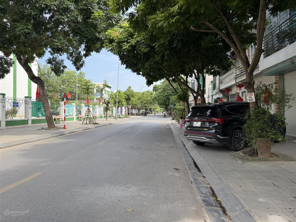 Giảm 5 tỷ  đất tđc đặng vũ hỷ  vỉa hè thênh thang, ngay hồ, 90m2 mt5m  16 tỷ