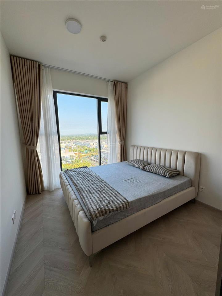 Bán gấp! 2pn 5,2 tỷ view công viên 36ha full nội thất lumiere boulevard  sổ hồng