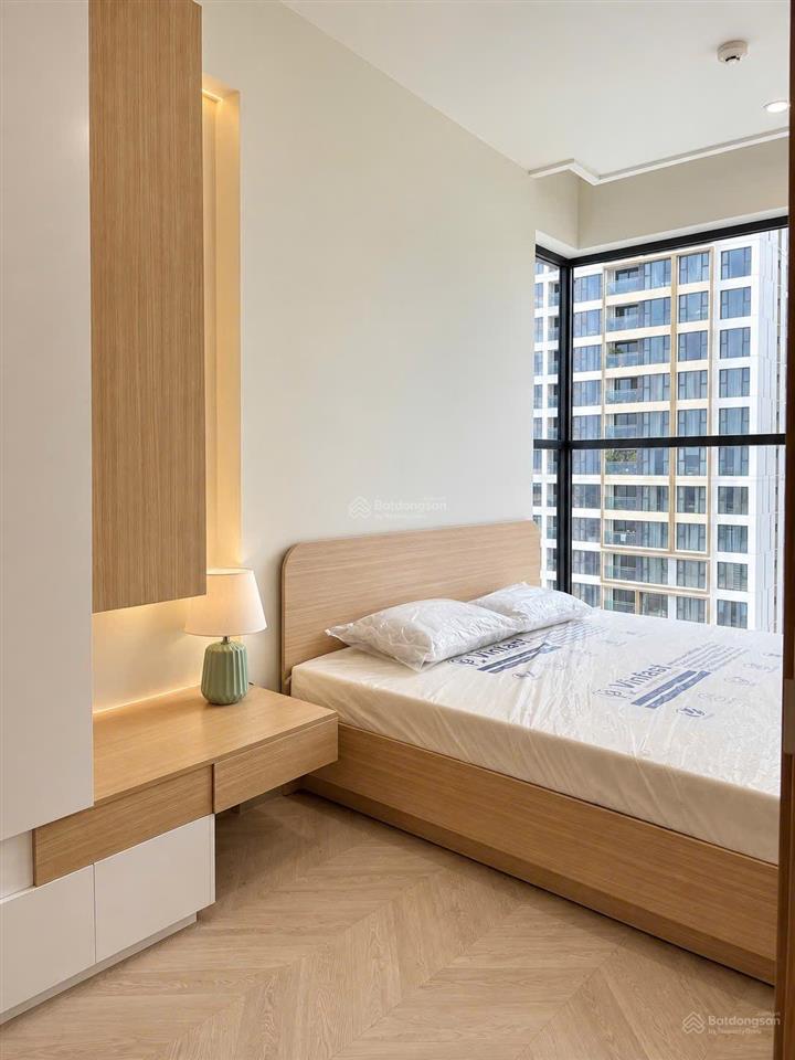 2pn căn góc tháp c  masteri centre point view trực diện hồ bơi sổ sẵn 4.5 tỷ