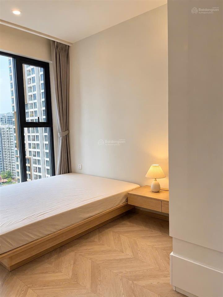 2pn căn góc tháp c  masteri centre point view trực diện hồ bơi sổ sẵn 4.5 tỷ