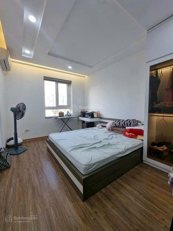 Bán căn hộ 303b mai dịch, 80m2, 3 ngủ, nội thất đẹp. 4.5 tỷ