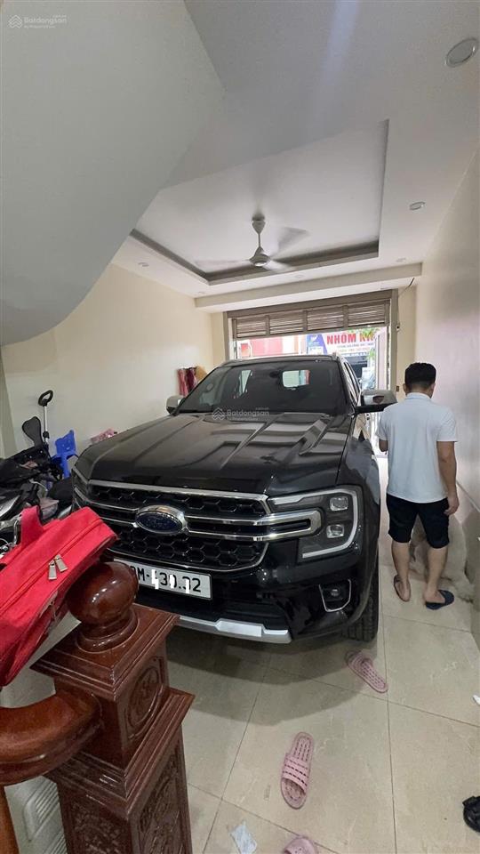 Nhỉnh 11 tỷ! bán nhà 40m2x5 tầng nguyễn khánh toàn, ô tô vào nhà, ngõ thông, kinh doanh.