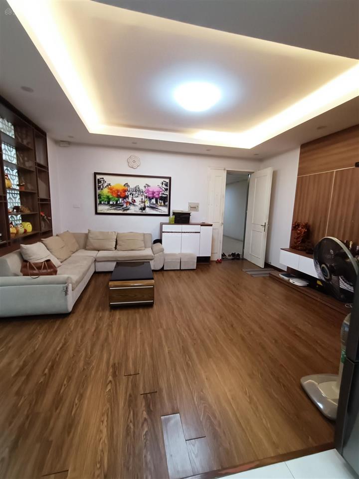 Bán căn hộ chung cư ngay đường cầu giấy, 76m2, 2 ngủ. 6 tỷ.  0982 851 ***