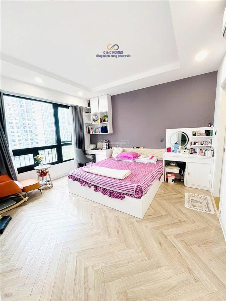 Bán gấp căn 2pn76m toà t7 view nhạc nước, có lốt xe oto, giá chỉ 10,5 tỷ.  0813 489 ***