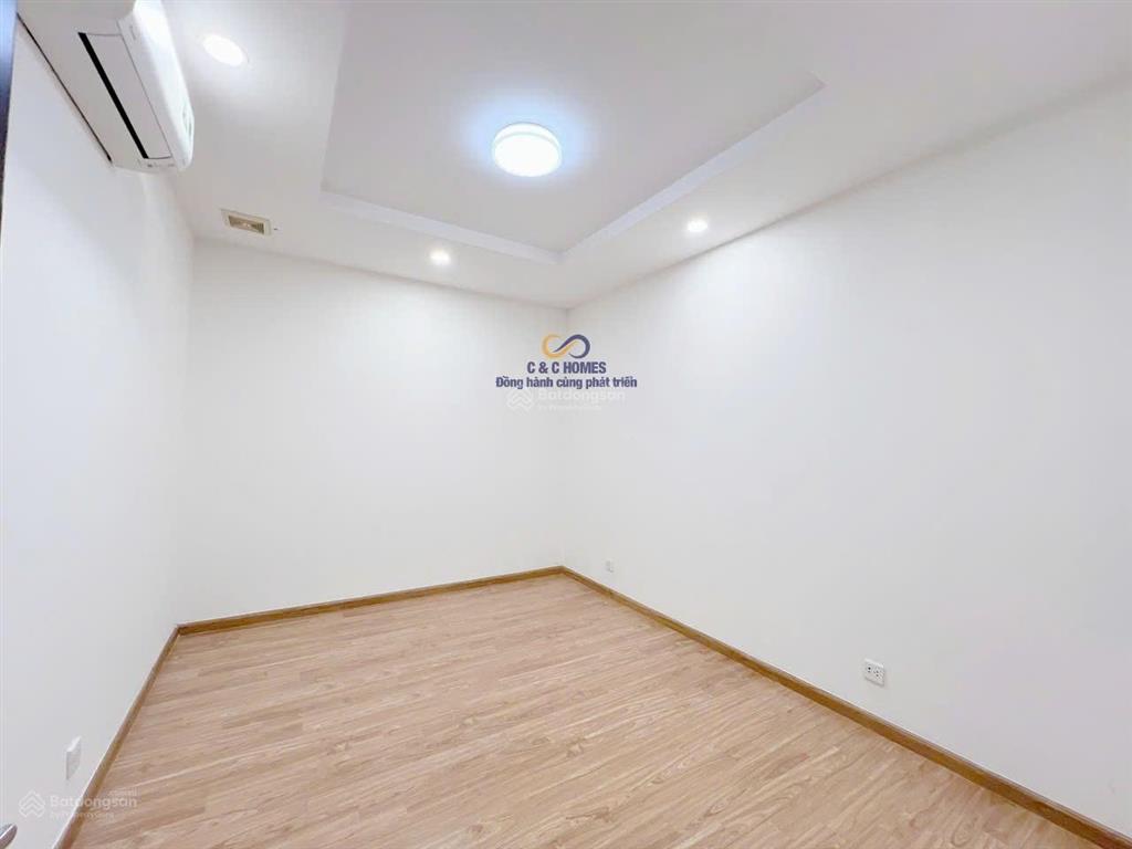 Bán gấp căn 2pn  95m2 times city chỉ 9,5 tỷ (100tr/m2).  em tài 0813 489 ***