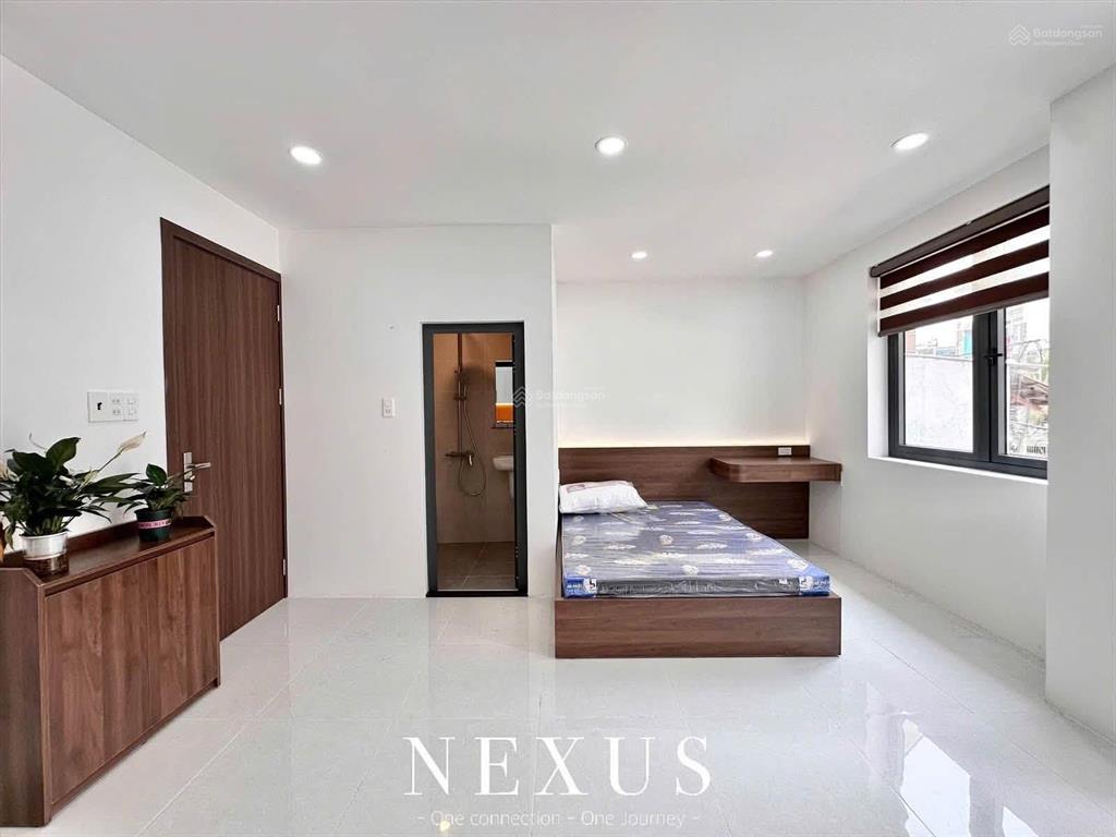 Phòng mới xây, ban công rộng, ngay đại học nguyễn tất thành