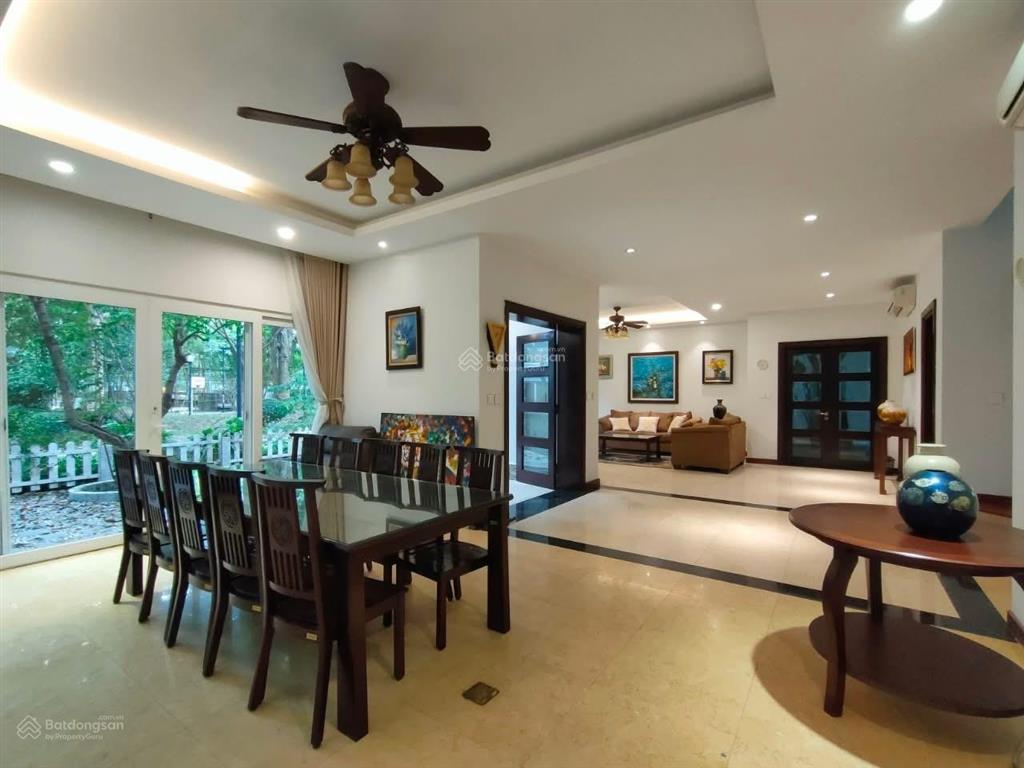 Cần bán biệt thự đơn lập vườn tùng giá tốt