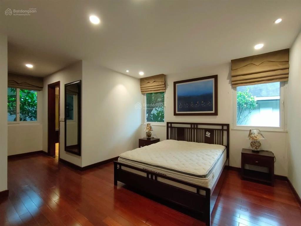 Cần bán biệt thự đơn lập vườn tùng giá tốt