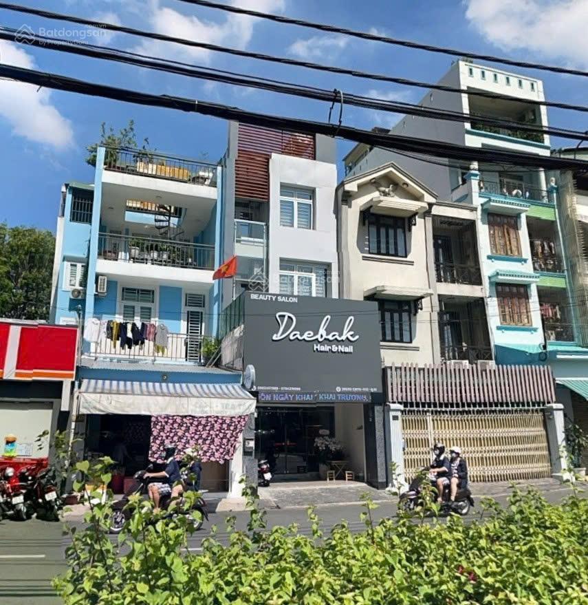 Bán nhà cách mạng tháng 8 q10 4 tầng sân thượng có dòng tiền 18.7 tỷ