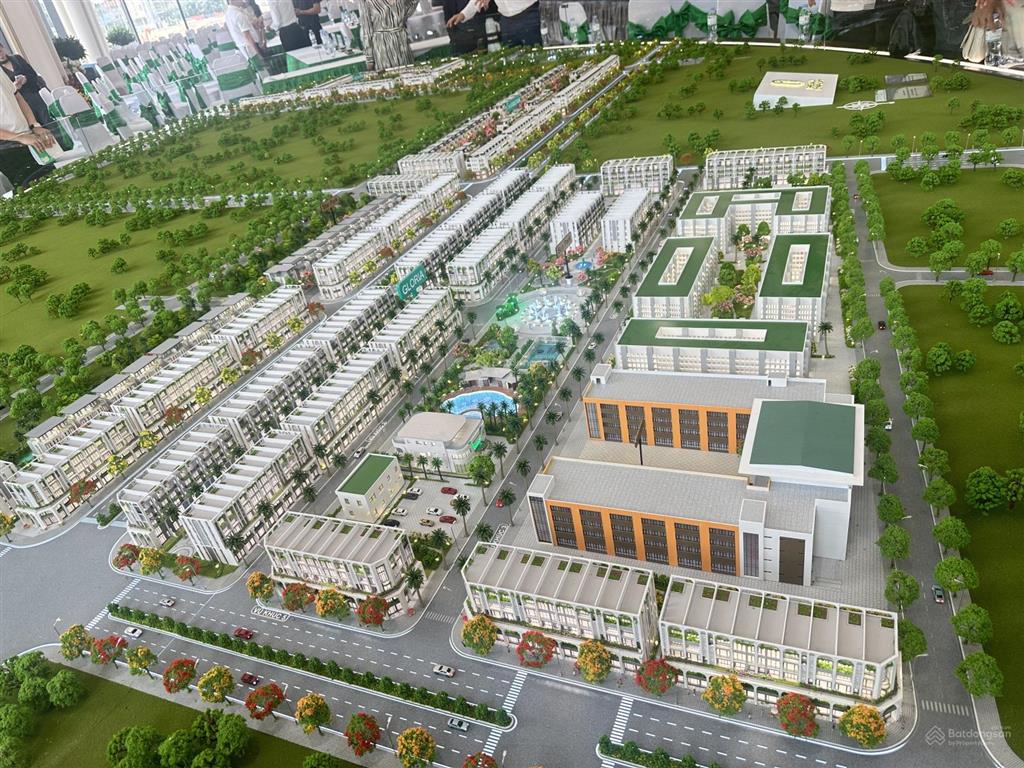 Bán gấp căn shophouse.mua nhà tặng vườn tại emerald symphony.gần trung tâm mới,gần trường học,kcn