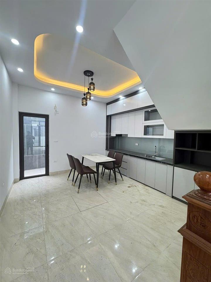 Ngộp bank nên bán gấp nhà đại thành nay là hưng đạo  hà nội60m24t 4.65 tỷ.  e hồng 0978 922 ***