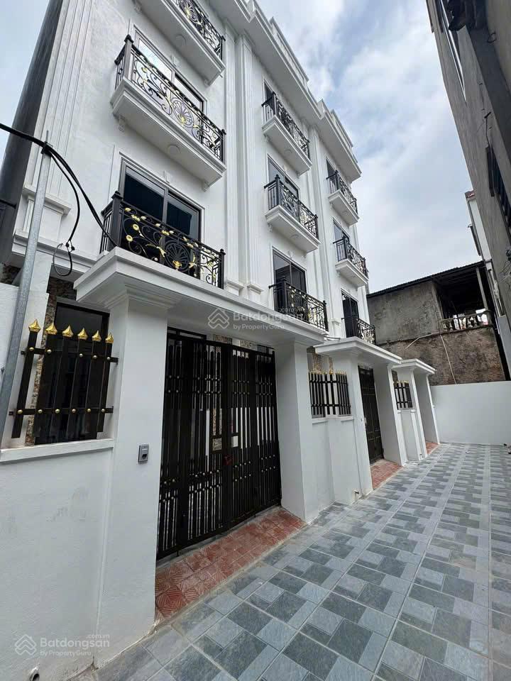 Ngộp bank nên bán gấp nhà đại thành nay là hưng đạo  hà nội60m24t 4.65 tỷ.  e hồng 0978 922 ***