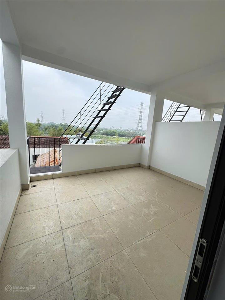 Ngộp bank nên bán gấp nhà đại thành nay là hưng đạo  hà nội60m24t 4.65 tỷ.  e hồng 0978 922 ***