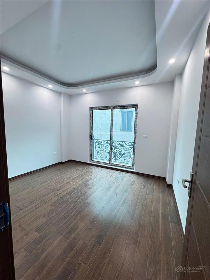Ngộp bank nên bán gấp nhà đại thành nay là hưng đạo  hà nội60m24t 4.65 tỷ.  e hồng 0978 922 ***