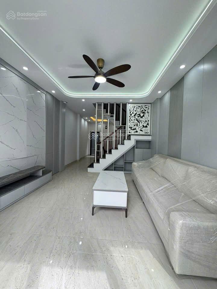 Ngộp bank nên bán gấp nhà đại thành nay là hưng đạo  hà nội60m24t 4.65 tỷ.  e hồng 0978 922 ***