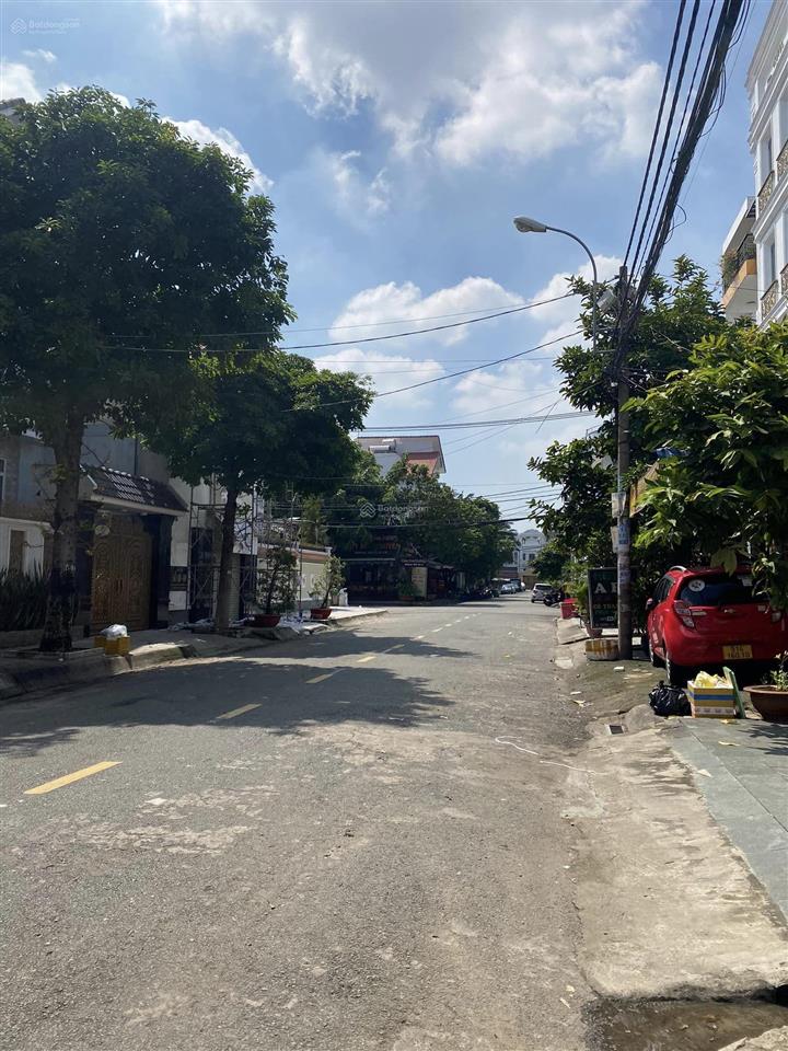 Biệt thự mt đường 6a, khu tên lửa (10x20m) hầm + 3 tấm, giá 34 tỷ