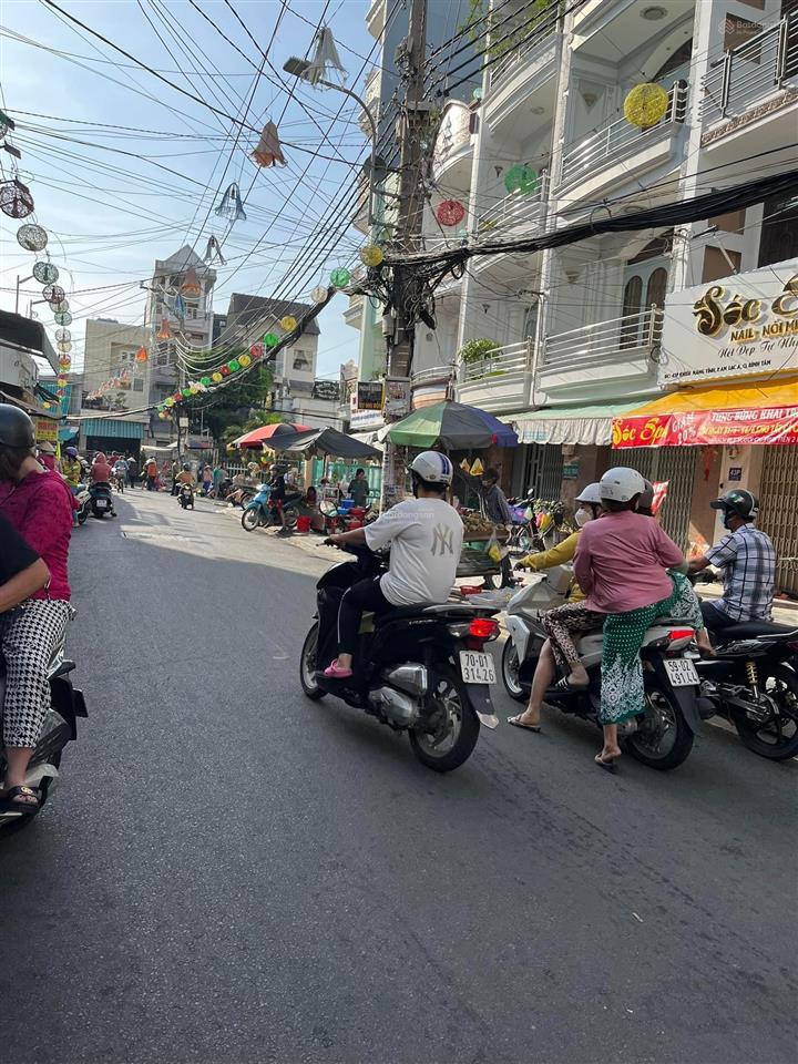 Mặt tiền chợ khiếu năng tĩnh, tiện kinh doanh (4x16m) 3.5 tấm, giá 9.9 tỷ