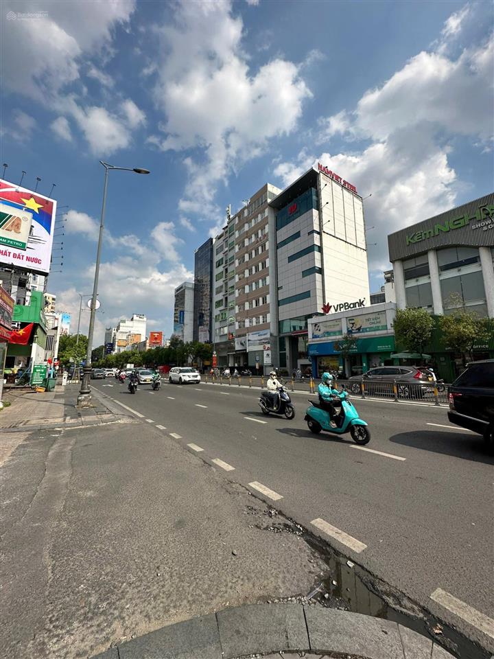 Toà nhà hầm 10t mt nguyễn văn trỗi, dt 11.10x16m, 1500m2 sàn, giá 140tỷ hđt 500tr/tháng