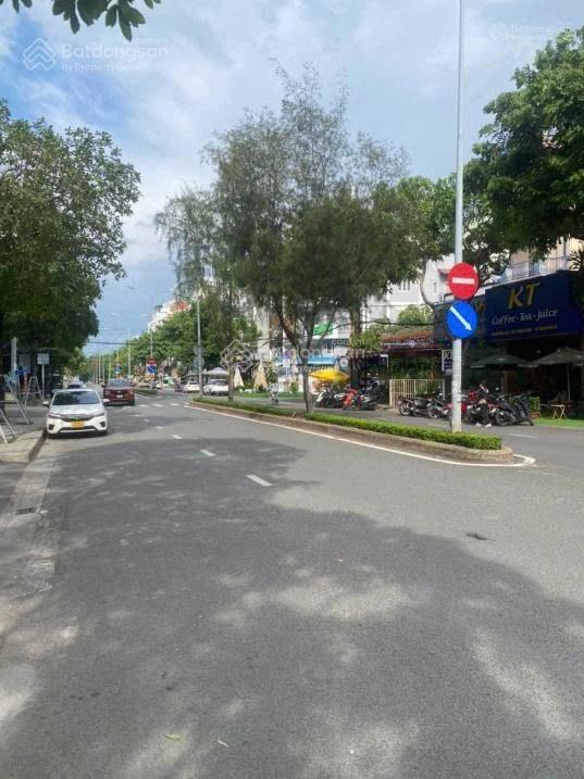 Bán nhà 100m2 4 tầng st giá 18,8 tỷ tl  47 đường số 9 kdc trung sơn giáp quận 7