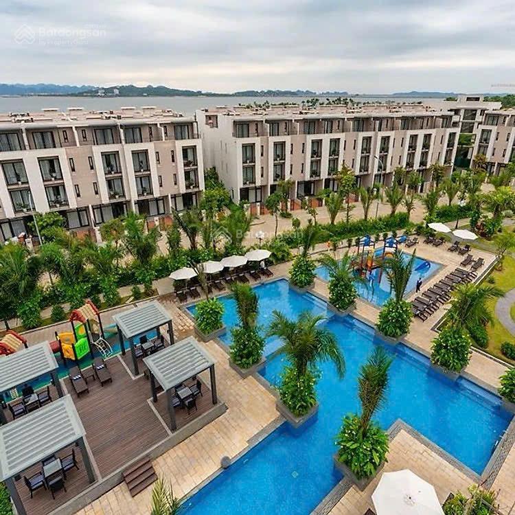 Cho thuê liền kề 5pn ,6vs villa royal lotus , hoàng quốc việt , hùng thắng , hạ long giá 17tr/thg