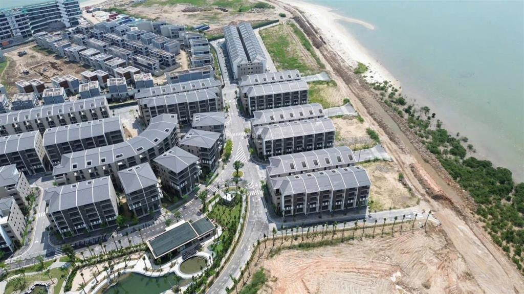 Bán biệt thự/liền kề mặt biển hạ longliền kề dự án 20 tỷ đô vin hạ long xanh giá rẻ. nhận nhà ngay