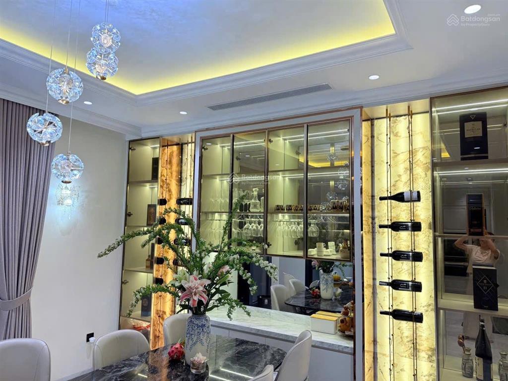 Chỉ 40 tỷ nhà 4 tầng ngay quốc hương , thảo điền , quận 2. dt 8,5x19m. 5 phòng ngủ+ sân đậu ô tô