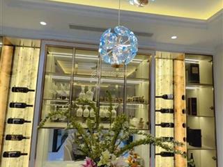 Chỉ 40 tỷ nhà 4 tầng ngay quốc hương , thảo điền , quận 2. dt 8,5x19m. 5 phòng ngủ+ sân đậu ô tô