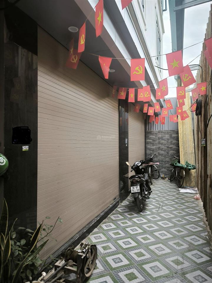 Nhà đẹp phố định công hạ 32m2/ 3 tầng/ 3 phòng ngủ/ giá 2,65 tỷ. oto đỗ cổng
