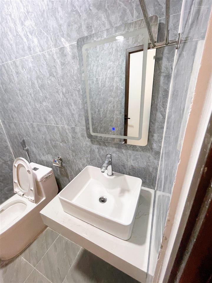 Nhà mới phố nguyễn khoái gần phố oto đỗ cổng 30m/ 5 tầng/ 3 ngủ/ giá chỉ 5,1 tỷ