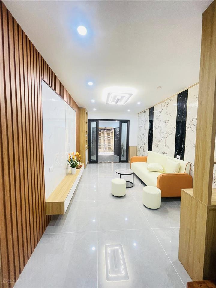 Nhà mới full nội thất phố lĩnh nam 44m2/ 2 tầng/ 2 phòng ngủ, giá chỉ 2,98 tỷ