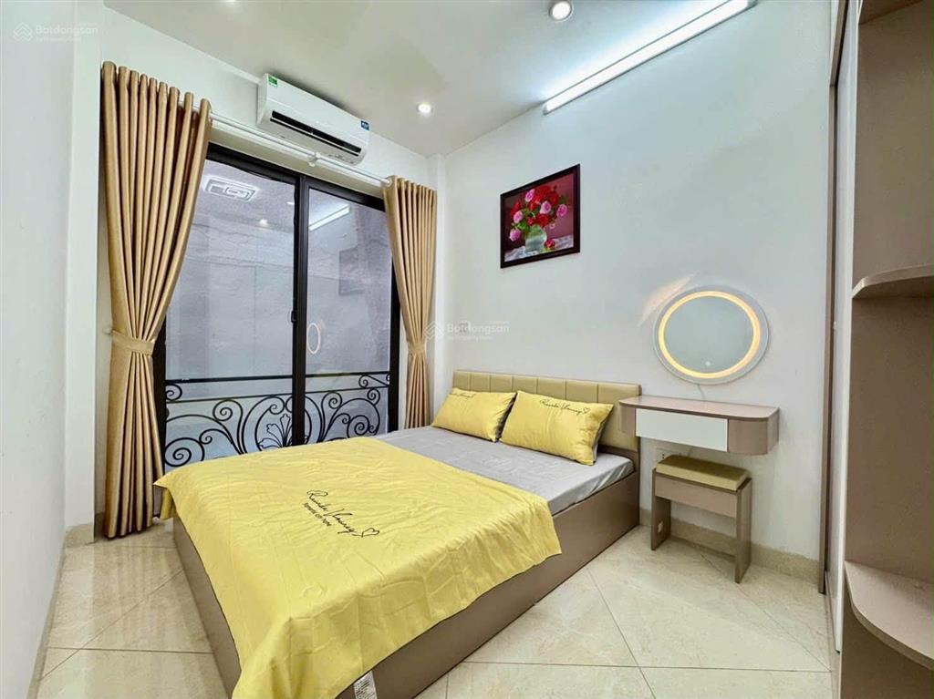 Bán nhà ngõ đình đông, bạch mai, 20m2  4 tầng. hơn 5 tỷ có thương lượng