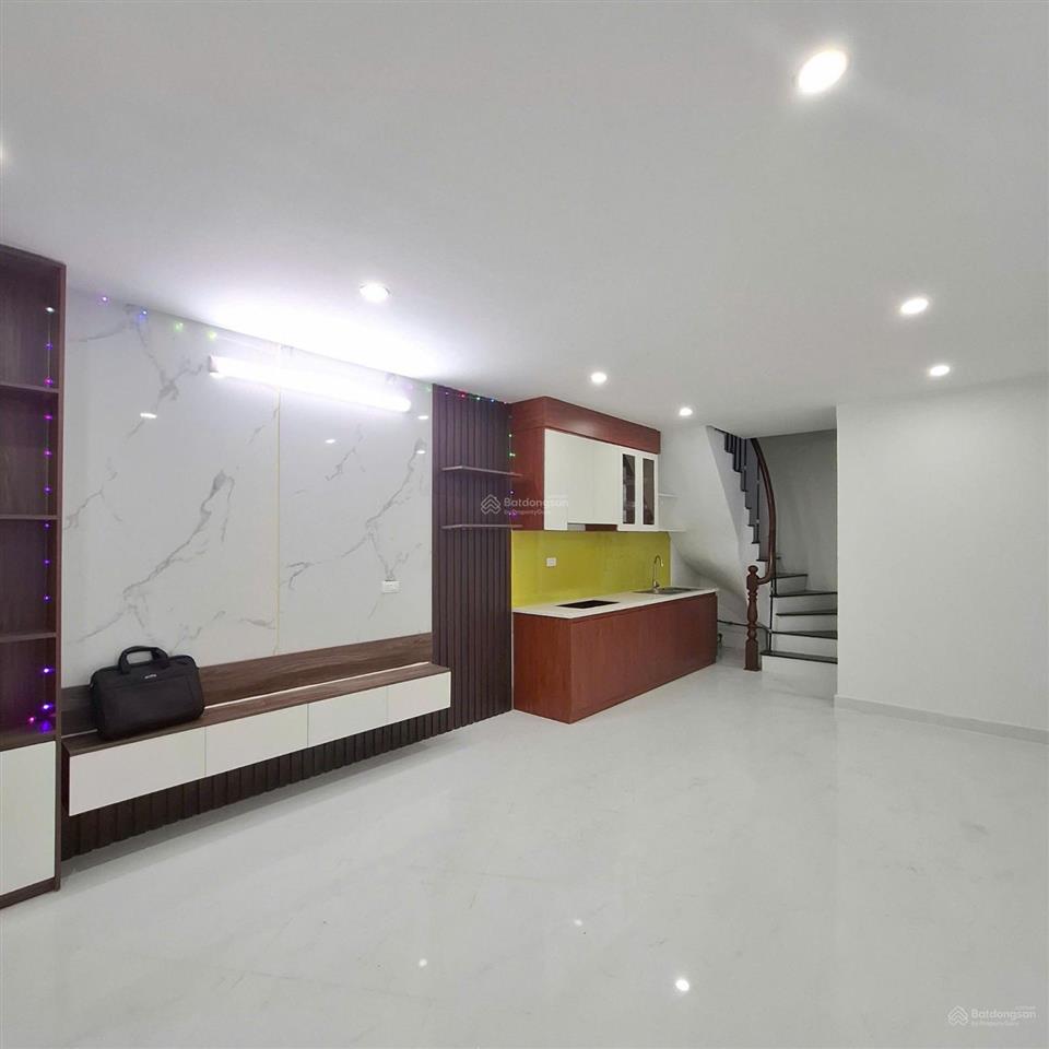 Nhà xây mới phố thanh lân  vĩnh hưng 33m2 * 3 tầng, giá 3,5 tỷ