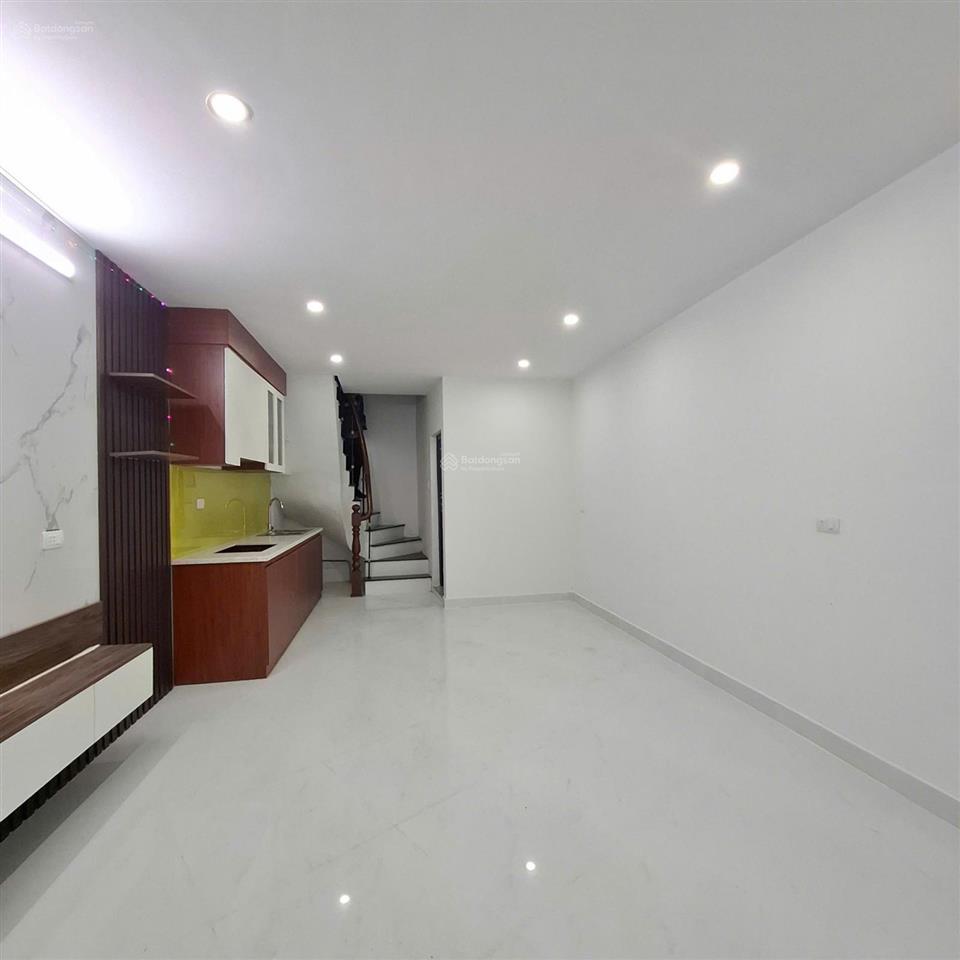 Nhà xây mới phố thanh lân  vĩnh hưng 33m2 * 3 tầng, giá 3,5 tỷ