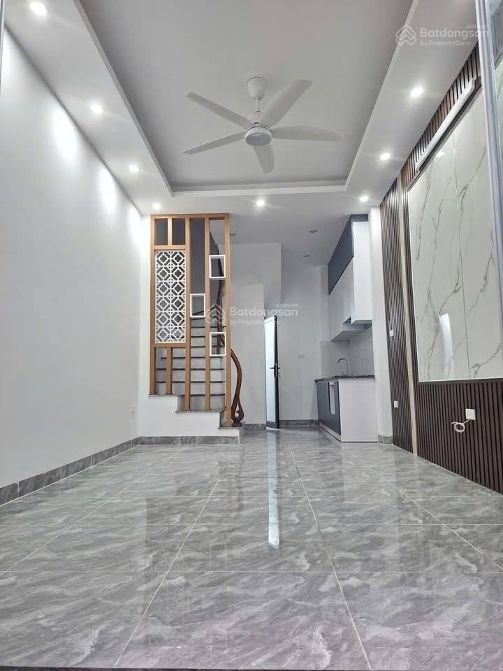 Nhà mới phố đông thiên  vĩnh hưng 28m2 * 5 tầng *3 phòng ngủ, giá 4,95 tỷ