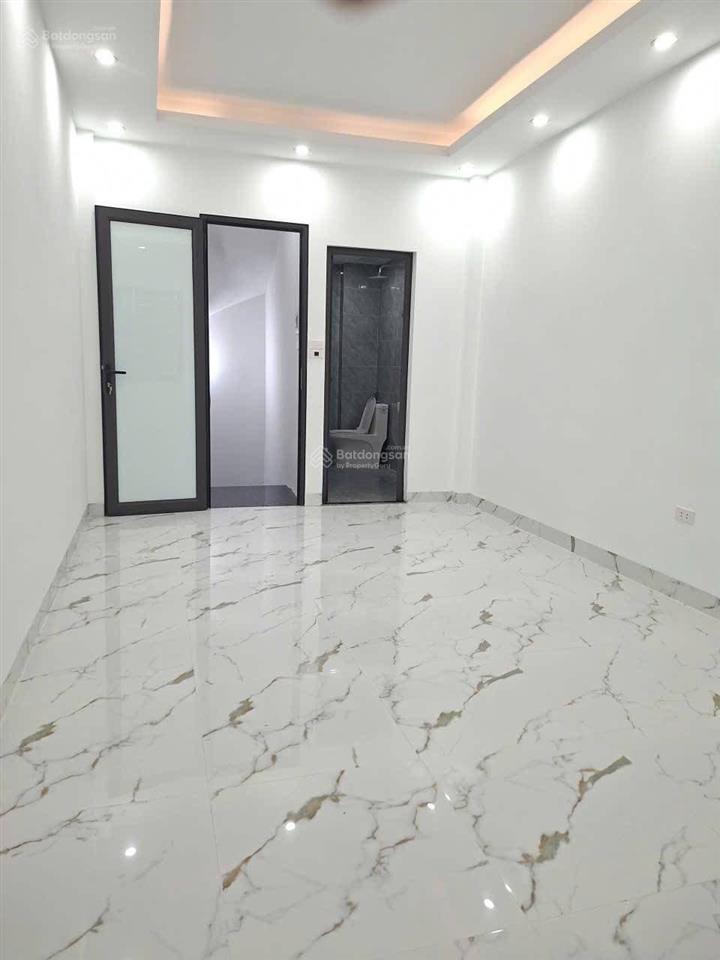Nhà mới phố đông thiên  vĩnh hưng 28m2 * 5 tầng *3 phòng ngủ, giá 4,95 tỷ