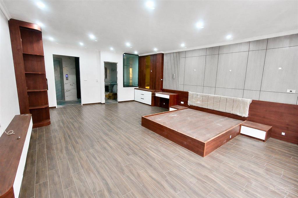 Ngũ nhạc  lĩnh nam nhà mới thang máy full nội thất ô tô đỗ cửa 52m2 *6 tầng * 13,8 tỷ