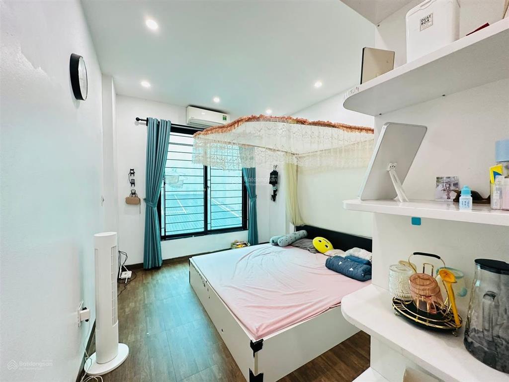 Nam dư nhà đẹp sát ô tô tặng lại toàn bộ nội thất 30m2 * 5 tầng *3 ngủ giá 6,6 tỷ