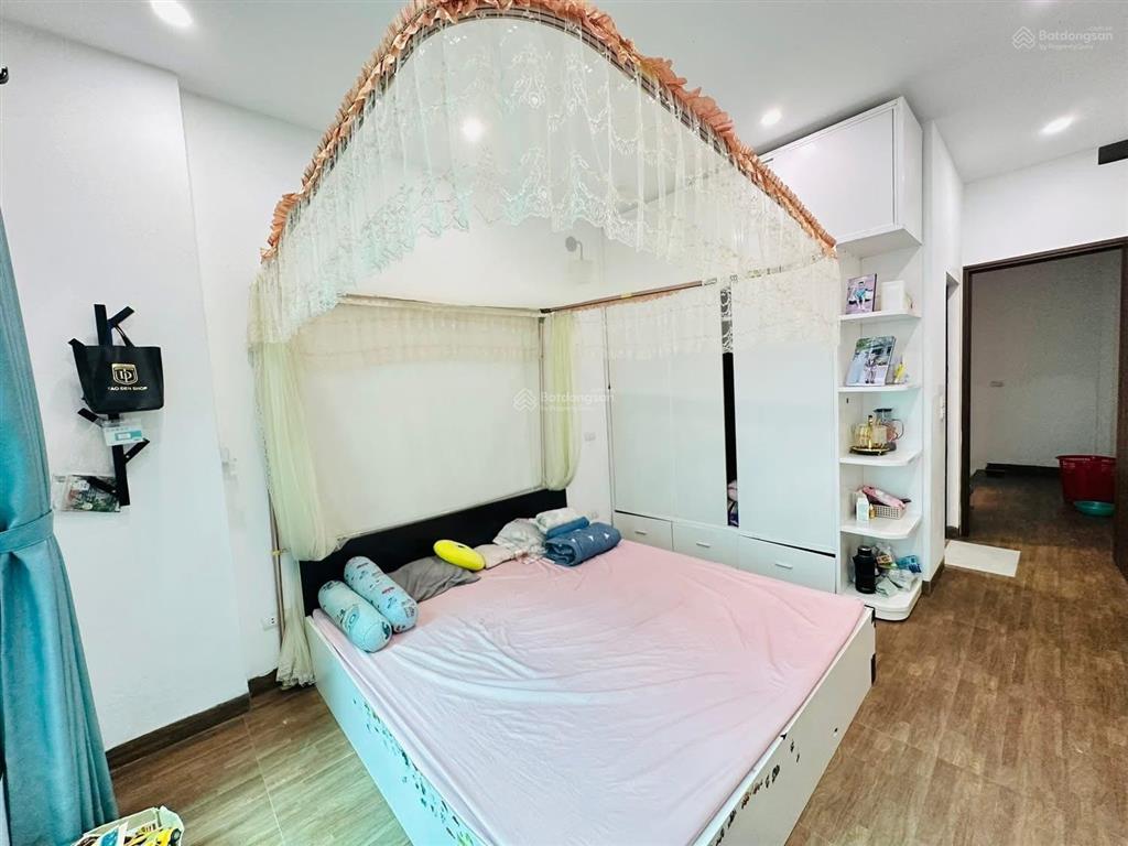 Nam dư nhà đẹp sát ô tô tặng lại toàn bộ nội thất 30m2 * 5 tầng *3 ngủ giá 6,6 tỷ
