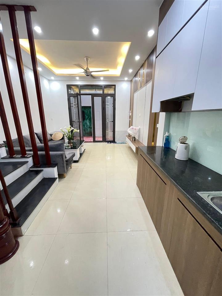 Nhà đẹp phố nam dư  lĩnh nam ô tô đỗ cổng 30m2 * 5 tầng * 3 ngủ giá 7,5 tỷ