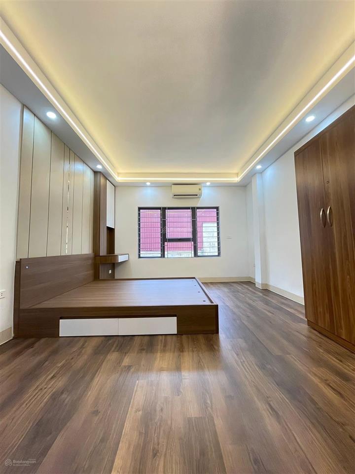 Nhà đẹp phố nam dư  lĩnh nam ô tô đỗ cổng 30m2 * 5 tầng * 3 ngủ giá 7,5 tỷ